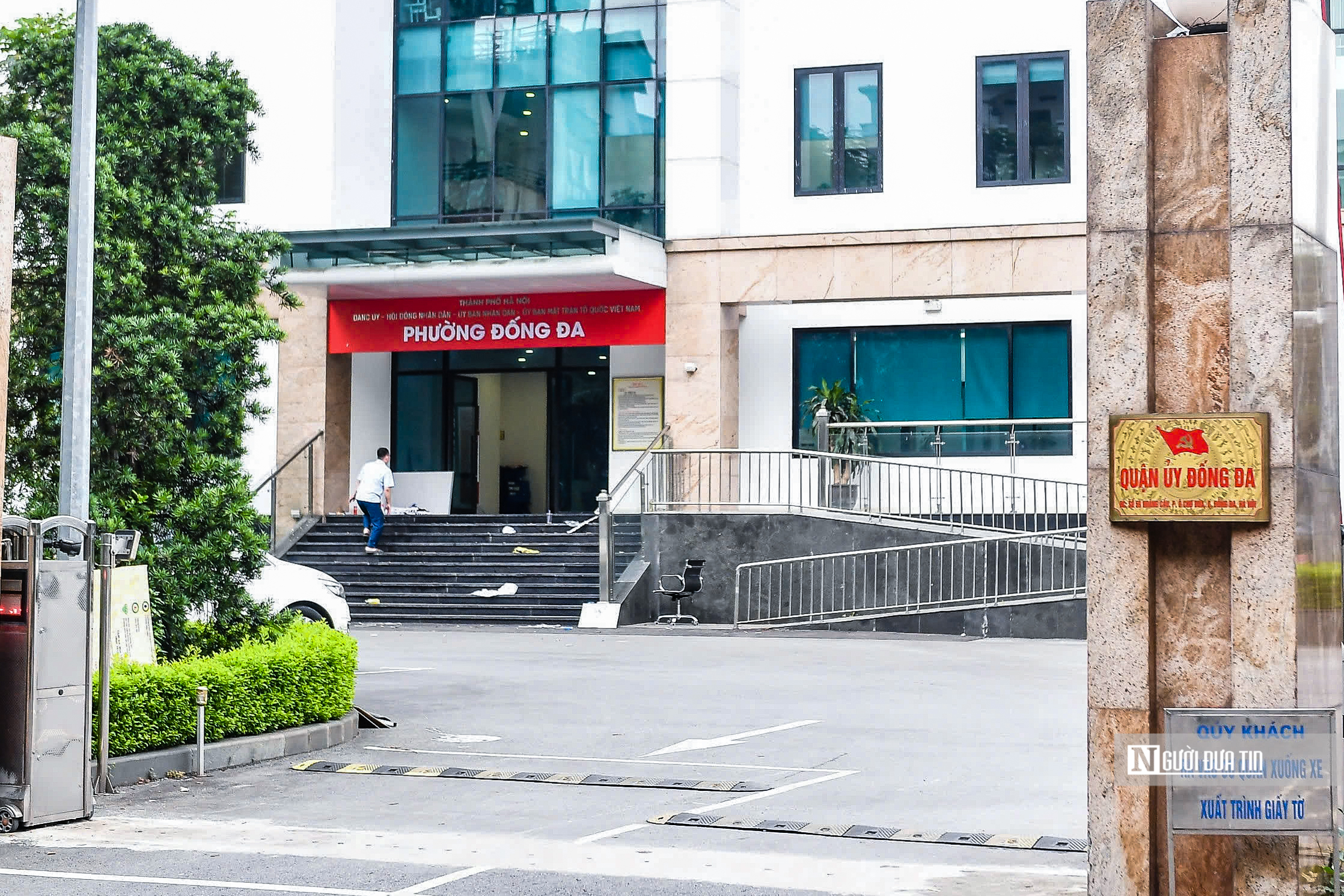 Đồng loạt thay biển trụ sở 126 xã, phường mới ở Hà Nội- Ảnh 3. Đồng loạt thay biển trụ sở 126 xã, phường mới ở Hà Nội- Ảnh 3.
