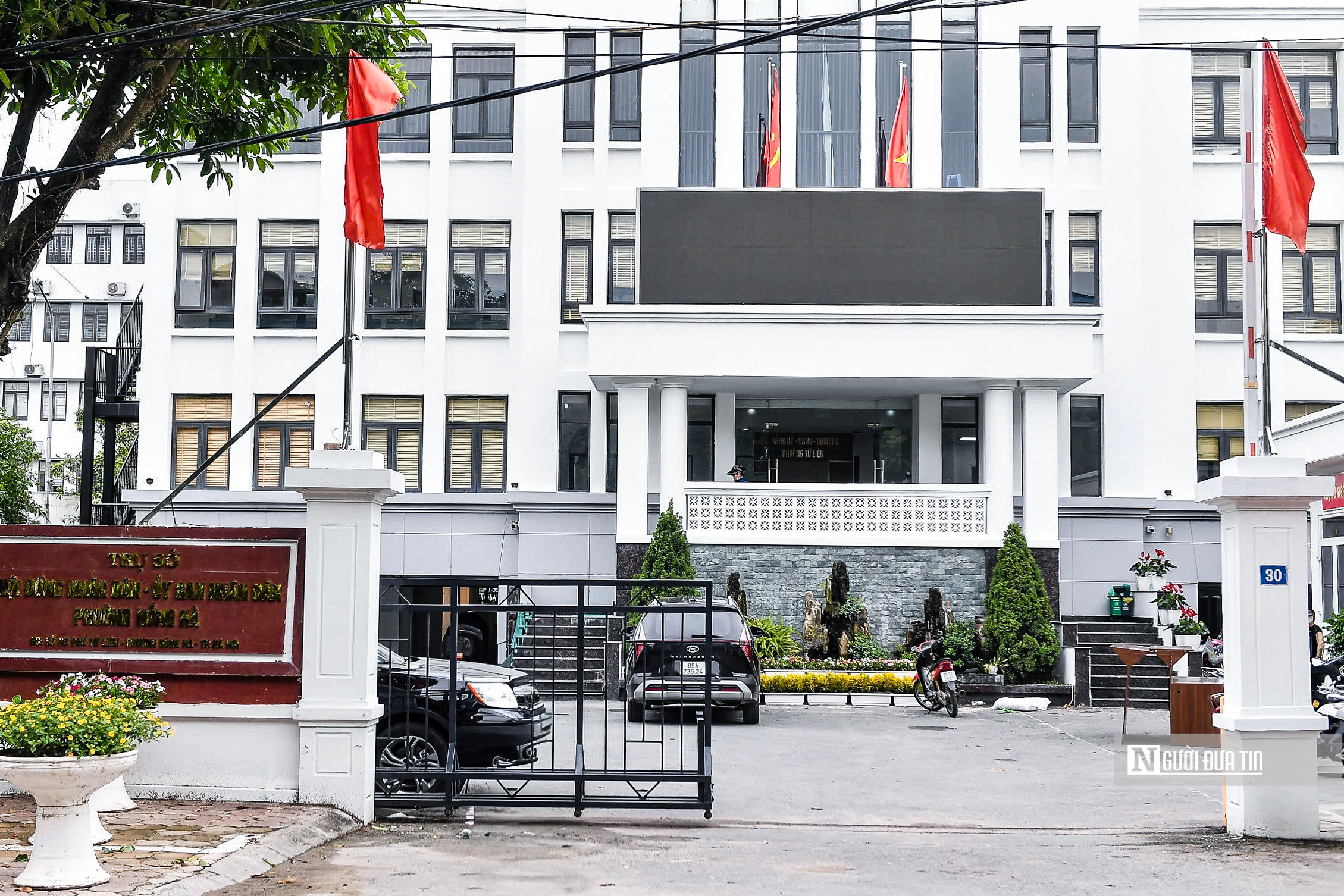 Đồng loạt thay biển trụ sở 126 xã, phường mới ở Hà Nội- Ảnh 13. Đồng loạt thay biển trụ sở 126 xã, phường mới ở Hà Nội- Ảnh 13.