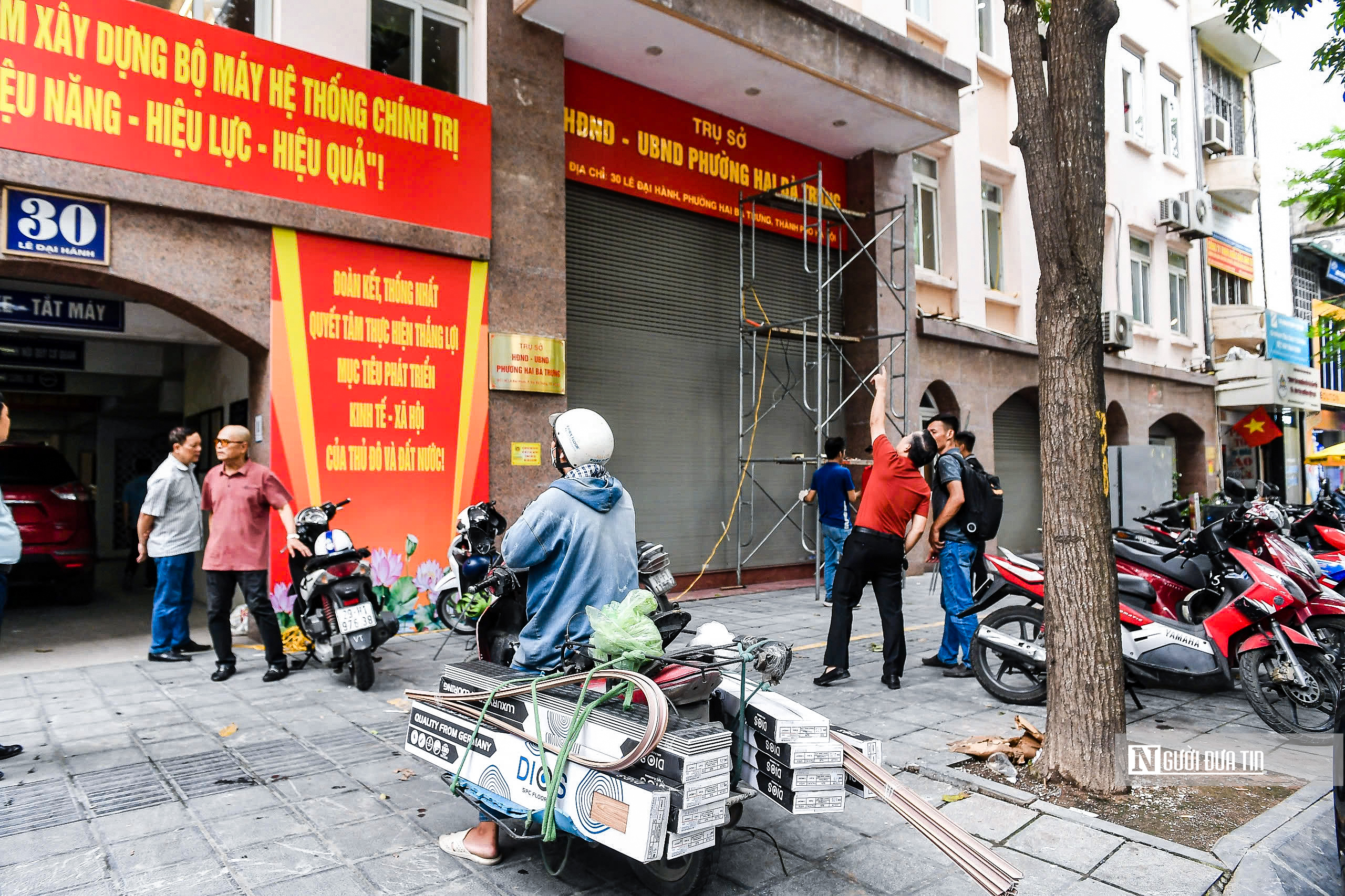 Đồng loạt thay biển trụ sở 126 xã, phường mới ở Hà Nội- Ảnh 9. Đồng loạt thay biển trụ sở 126 xã, phường mới ở Hà Nội- Ảnh 9.