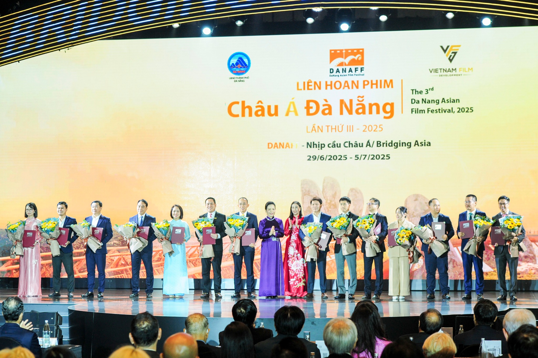 Quy tụ nhiều nghệ sĩ nổi tiếng, Liên hoan phim châu Á Đà Nẵng 2025 "khuếch đại tiếng nói điện ảnh khu vực"- Ảnh 8. Quy tụ nhiều nghệ sĩ nổi tiếng, Liên hoan phim châu Á Đà Nẵng 2025 "khuếch đại tiếng nói điện ảnh khu vực"- Ảnh 8.