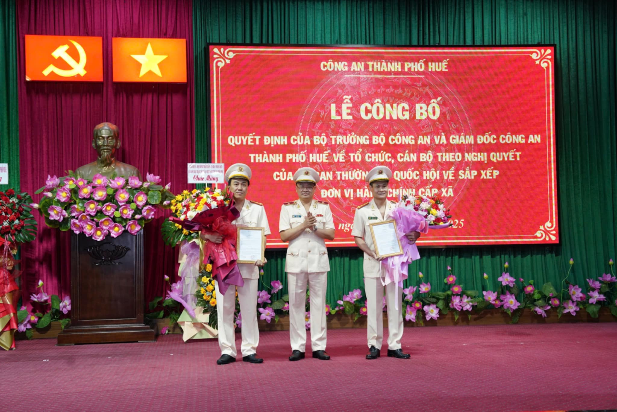 Huế có 2 tân Phó Giám đốc Công an Thành phố- Ảnh 1. Huế có 2 tân Phó Giám đốc Công an Thành phố- Ảnh 1.