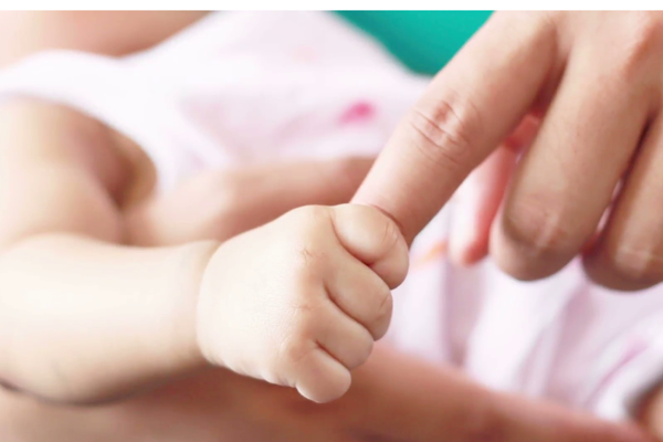 Cấp cứu thành công bé gái 3 tháng tuổi bị người thân xâm hại- Ảnh 1. Cấp cứu thành công bé gái 3 tháng tuổi bị người thân xâm hại- Ảnh 1.