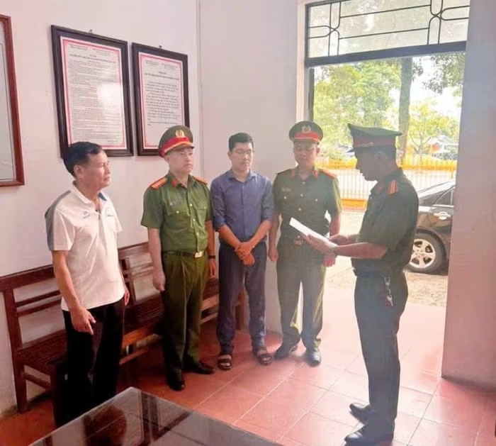 Bắt kế toán trường THCS Ngô Xá chiếm đoạt tiền bảo hiểm y tế của học sinh- Ảnh 1. Bắt kế toán trường THCS Ngô Xá chiếm đoạt tiền bảo hiểm y tế của học sinh- Ảnh 1.