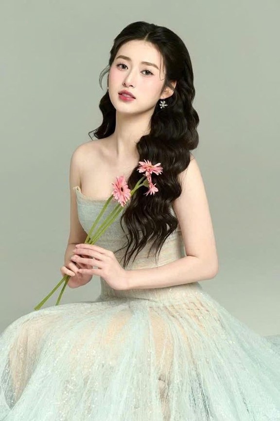 Nhan sắc trong trẻo của cô gái 19 tuổi vừa trở thành Hoa hậu Trái Đất Việt Nam- Ảnh 7. Nhan sắc trong trẻo của cô gái 19 tuổi vừa trở thành Hoa hậu Trái Đất Việt Nam- Ảnh 7.