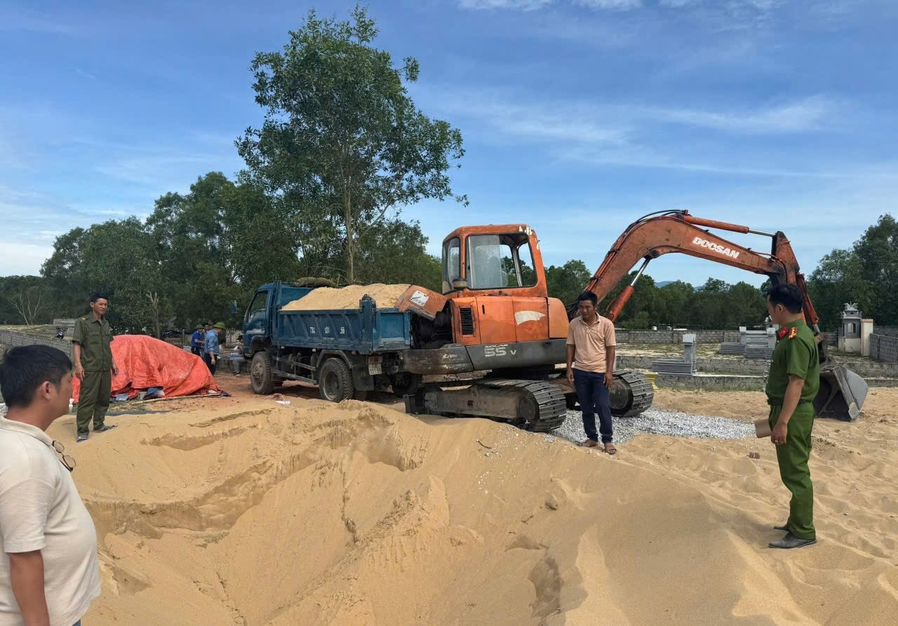 Vừa bị phạt hơn 100 triệu, người đàn ông tiếp tục khai thác cát trái phép- Ảnh 1. Vừa bị phạt hơn 100 triệu, người đàn ông tiếp tục khai thác cát trái phép- Ảnh 1.