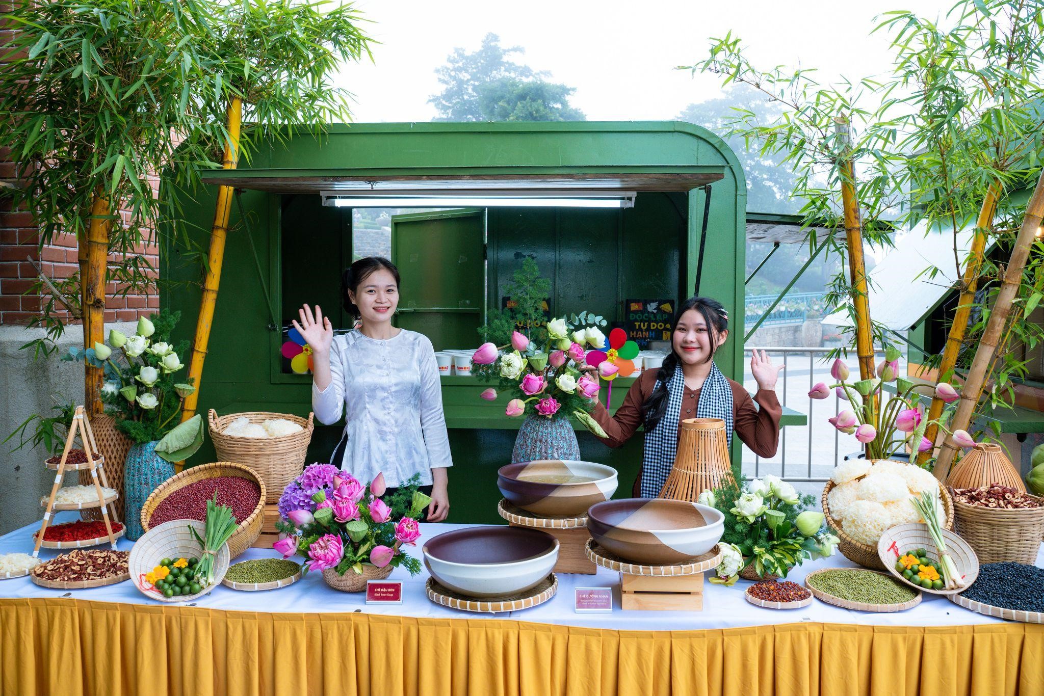 Tháng 6, núi Bà Đen tấp nập du khách đi Lễ vía Bà và tham dự chợ lá- Ảnh 8. Tháng 6, núi Bà Đen tấp nập du khách đi Lễ vía Bà và tham dự chợ lá- Ảnh 8.