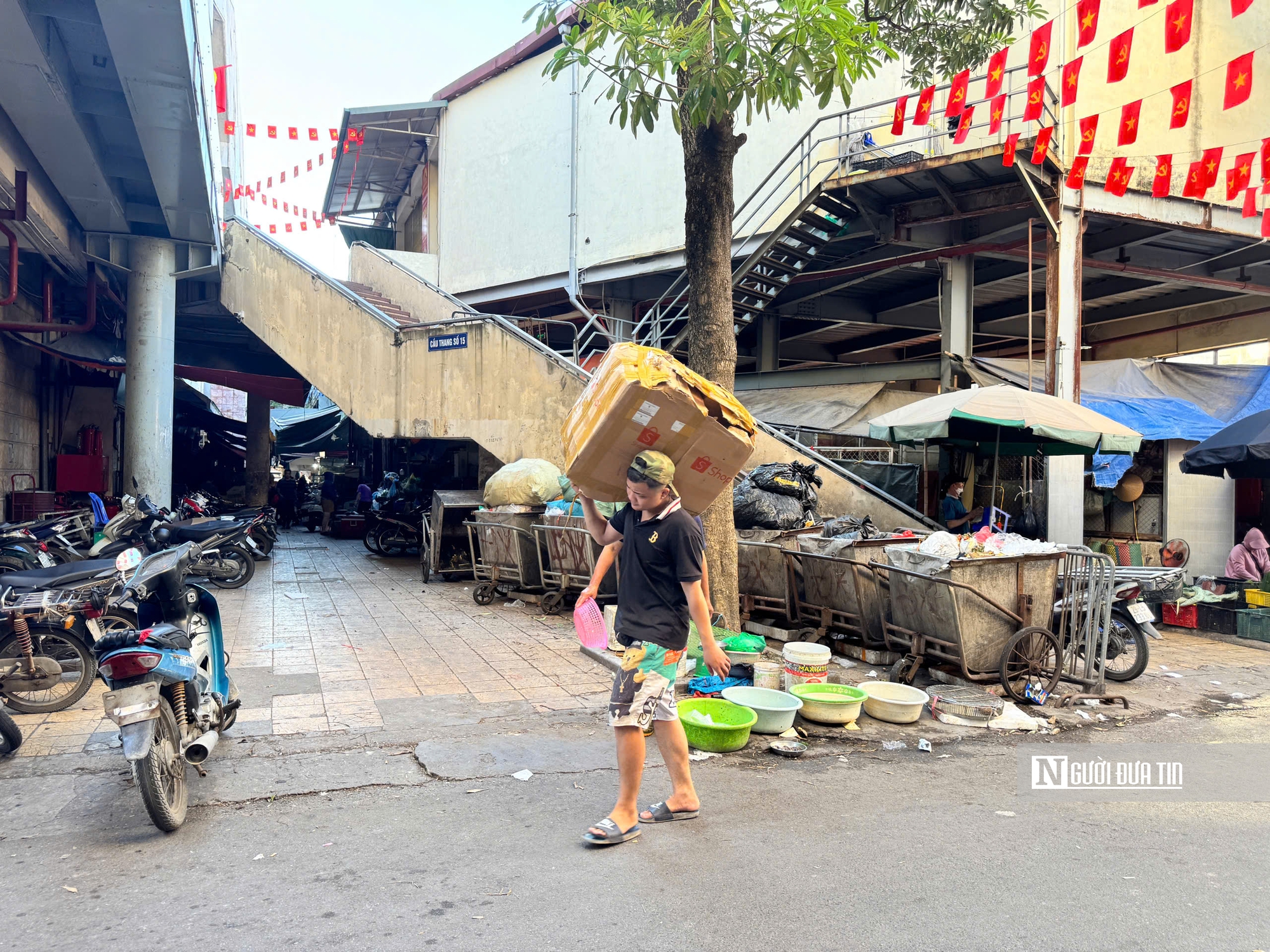 Chợ đầu mối đìu hiu sau "chiến dịch truy quét hàng lậu"- Ảnh 4. Chợ đầu mối đìu hiu sau "chiến dịch truy quét hàng lậu"- Ảnh 4.