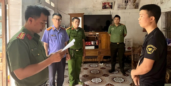 Khởi tố 8 đối tượng chế tạo, mua bán trái phép vũ khí quân dụng- Ảnh 1. Khởi tố 8 đối tượng chế tạo, mua bán trái phép vũ khí quân dụng- Ảnh 1.