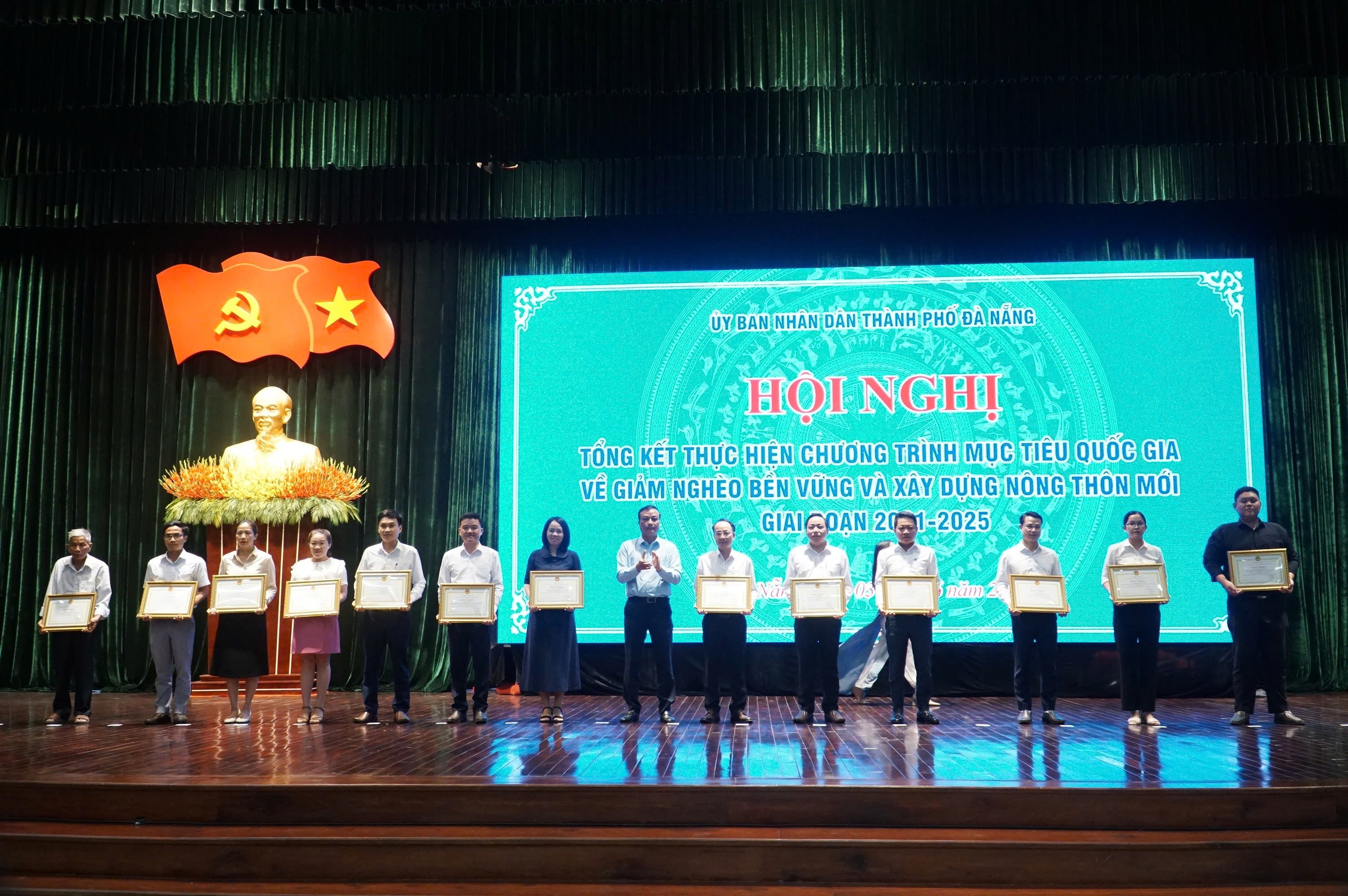 Đà Nẵng đặt mục tiêu "kéo" tỷ lệ hộ nghèo về 0% vào cuối năm 2025- Ảnh 3. Đà Nẵng đặt mục tiêu "kéo" tỷ lệ hộ nghèo về 0% vào cuối năm 2025- Ảnh 3.