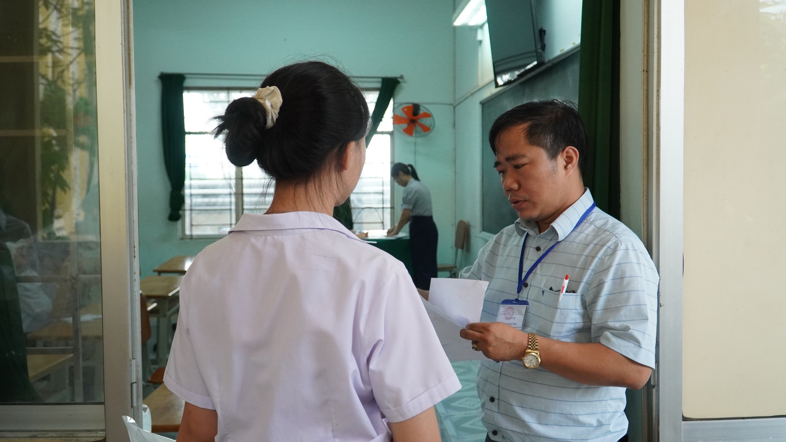 Thí sinh Bình Thuận tự tin bước vào kỳ thi tuyển sinh lớp 10- Ảnh 6. Thí sinh Bình Thuận tự tin bước vào kỳ thi tuyển sinh lớp 10- Ảnh 6.