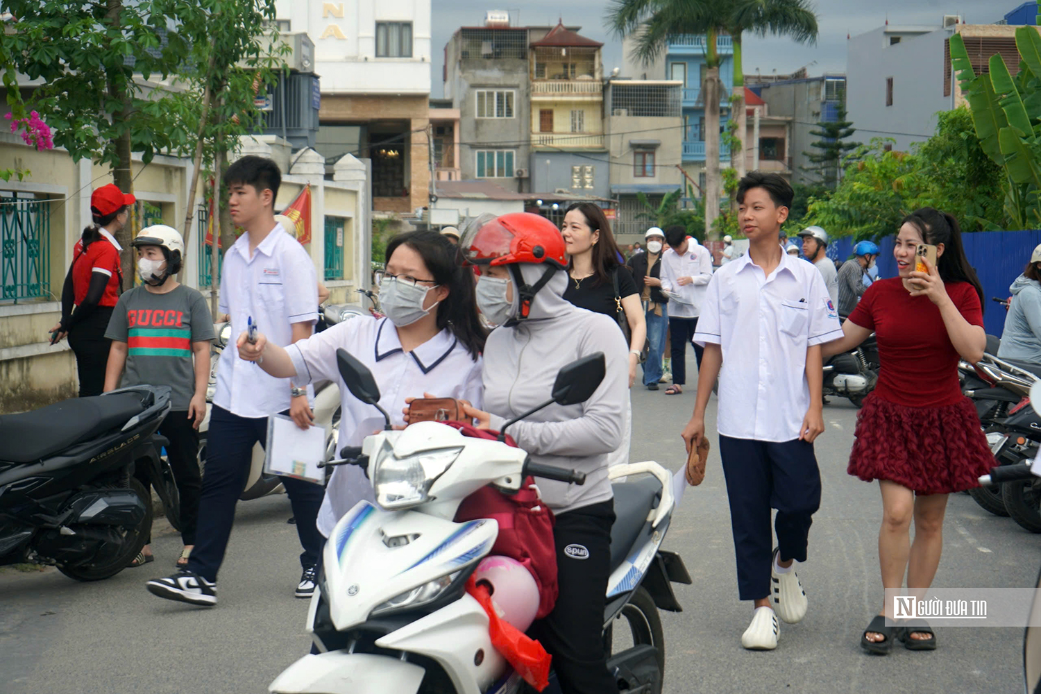 Gần 26.000 thí sinh Hải Phòng thi vào lớp 10 trong thời tiết thuận lợi- Ảnh 1.
