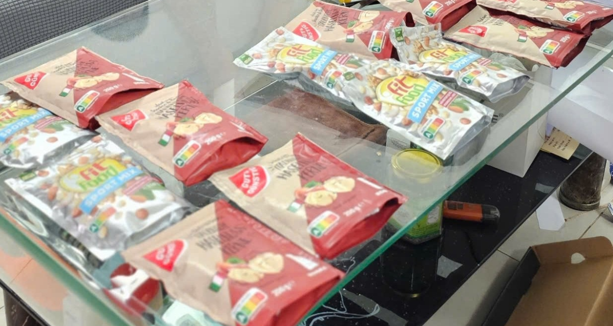 Phá chuyên án lớn hơn 5.000 viên thuốc lắc "đội lốt" thực phẩm chức năng về Đà Nẵng- Ảnh 2. Phá chuyên án lớn hơn 5.000 viên thuốc lắc "đội lốt" thực phẩm chức năng về Đà Nẵng- Ảnh 2.