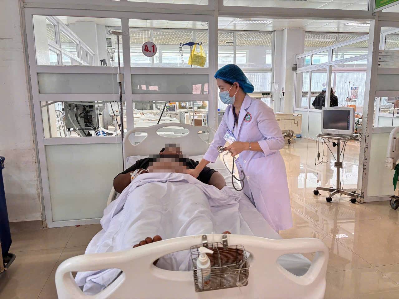 7 người nhập viện sau khi ăn lẩu cùng nấm, có trường hợp tổn thương gan thận- Ảnh 1. 7 người nhập viện sau khi ăn lẩu cùng nấm, có trường hợp tổn thương gan thận- Ảnh 1.