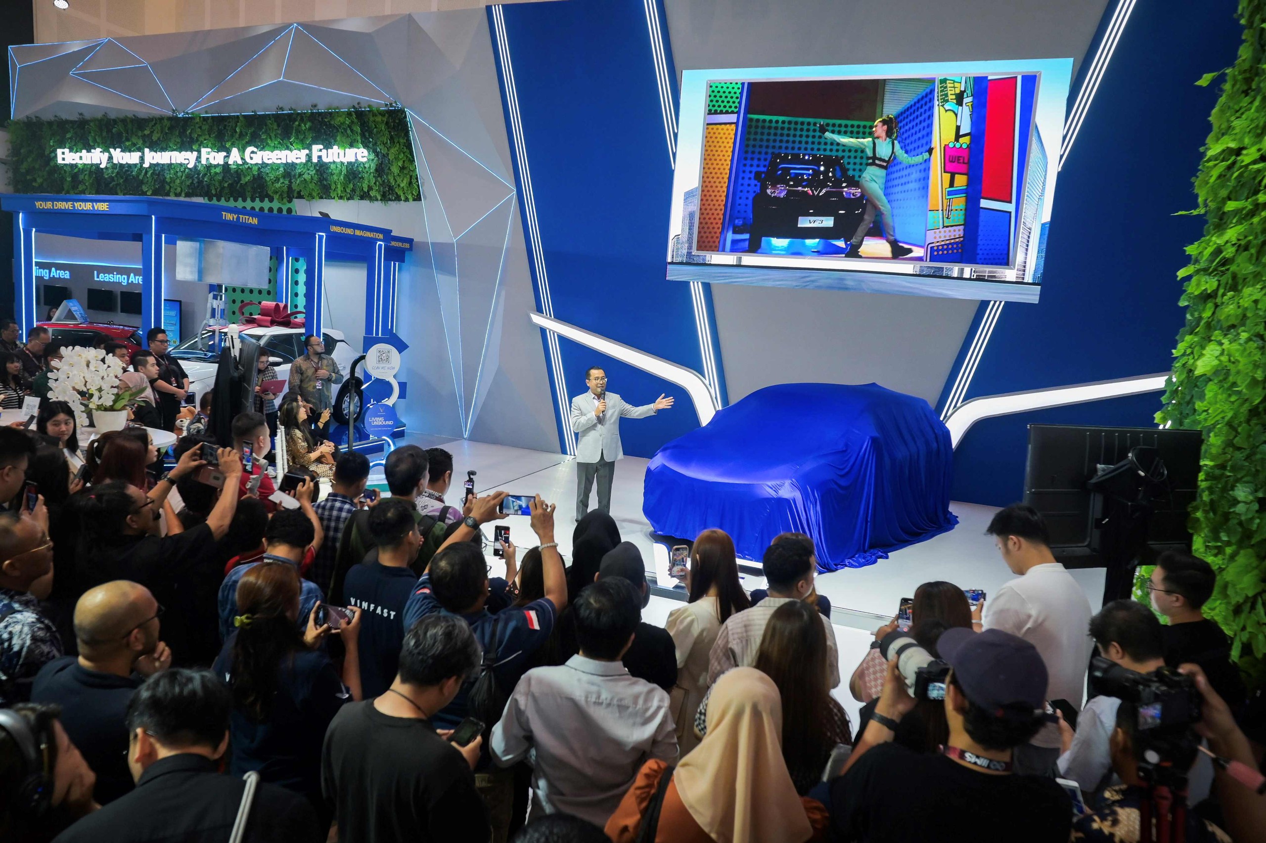 VinFast lập kỷ lục tại IIMS Surabaya 2025 với 4 giải thưởng, VF3 được xướng tên “xe điện đô thị tốt nhất”- Ảnh 2.