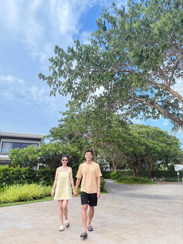 9 năm hạnh phúc ngọt ngào của trung vệ Quế Ngọc Hải bên vợ hoa khôi- Ảnh 1. 9 năm hạnh phúc ngọt ngào của trung vệ Quế Ngọc Hải bên vợ hoa khôi- Ảnh 1.