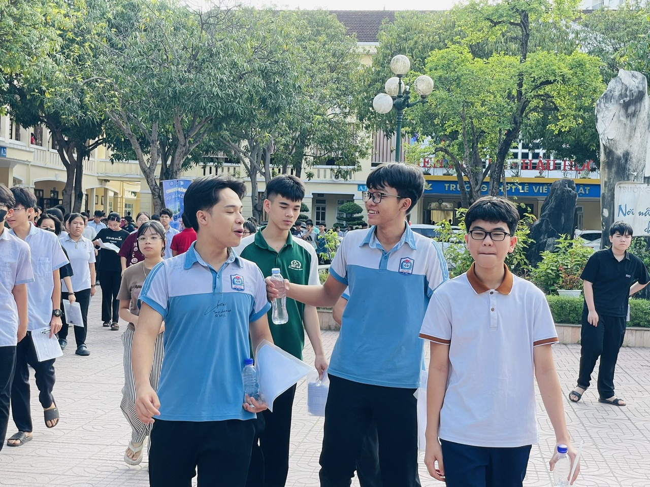 Thí sinh Nghệ An đánh giá đề tiếng Anh có sự phân hoá, khó đạt điểm cao- Ảnh 2. Thí sinh Nghệ An đánh giá đề tiếng Anh có sự phân hoá, khó đạt điểm cao- Ảnh 2.