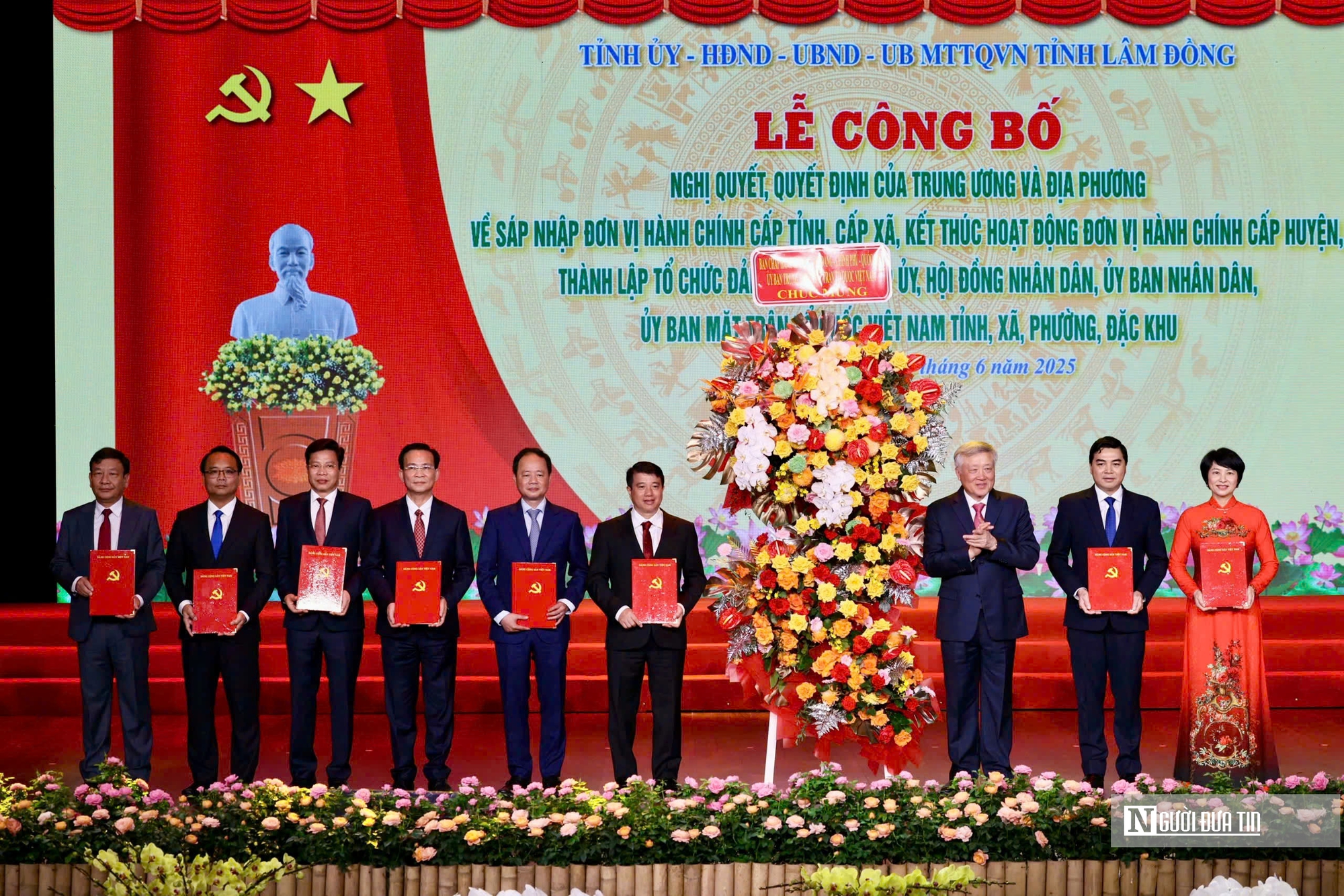 Công bố Bí thư và Chủ tịch tỉnh Lâm Đồng (mới) sau sáp nhập- Ảnh 2. Công bố Bí thư và Chủ tịch tỉnh Lâm Đồng (mới) sau sáp nhập- Ảnh 2.