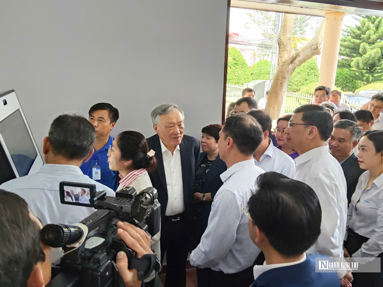 Phó Thủ tướng Nguyễn Hòa Bình: Lâm Đồng mới phải đảm bảo dịch vụ công thông suốt, hiệu quả- Ảnh 2. Phó Thủ tướng Nguyễn Hòa Bình: Lâm Đồng mới phải đảm bảo dịch vụ công thông suốt, hiệu quả- Ảnh 2.