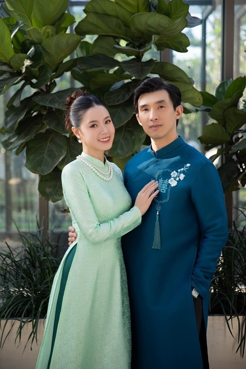 Midu cùng chồng hạnh phúc trong tiệc kỷ niệm 1 năm ngày cưới- Ảnh 7. Midu cùng chồng hạnh phúc trong tiệc kỷ niệm 1 năm ngày cưới- Ảnh 7.