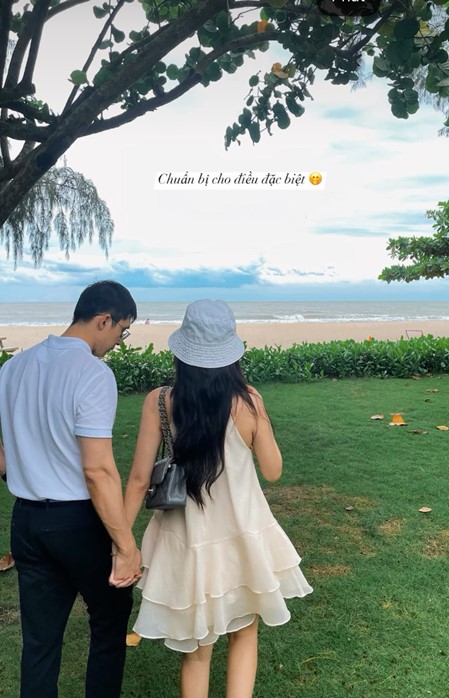 Midu cùng chồng hạnh phúc trong tiệc kỷ niệm 1 năm ngày cưới- Ảnh 6. Midu cùng chồng hạnh phúc trong tiệc kỷ niệm 1 năm ngày cưới- Ảnh 6.