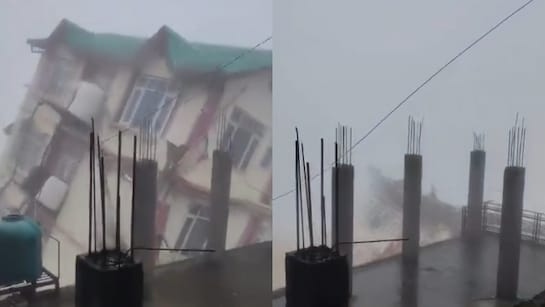 Tòa nhà 5 tầng bất ngờ đổ sập trong trận mưa lớn- Ảnh 1. Tòa nhà 5 tầng bất ngờ đổ sập trong trận mưa lớn- Ảnh 1.