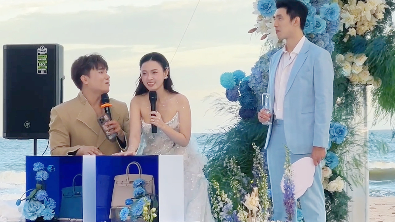Midu cùng chồng hạnh phúc trong tiệc kỷ niệm 1 năm ngày cưới- Ảnh 3. Midu cùng chồng hạnh phúc trong tiệc kỷ niệm 1 năm ngày cưới- Ảnh 3.