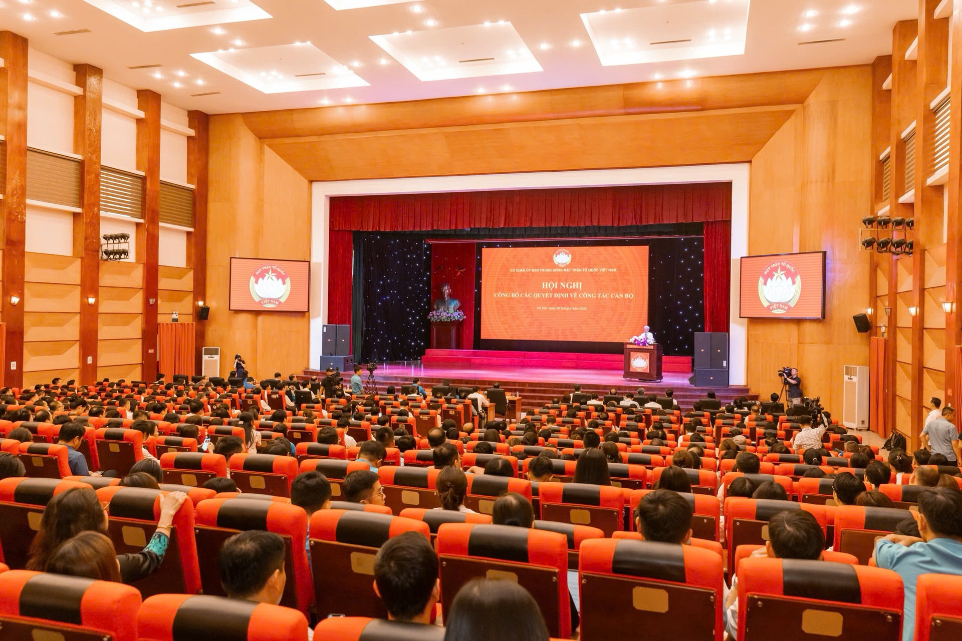 Công bố Quyết định thành lập 19 Ban, đơn vị Cơ quan UBTƯ MTTQ Việt Nam- Ảnh 10. Công bố Quyết định thành lập 19 Ban, đơn vị Cơ quan UBTƯ MTTQ Việt Nam- Ảnh 10.