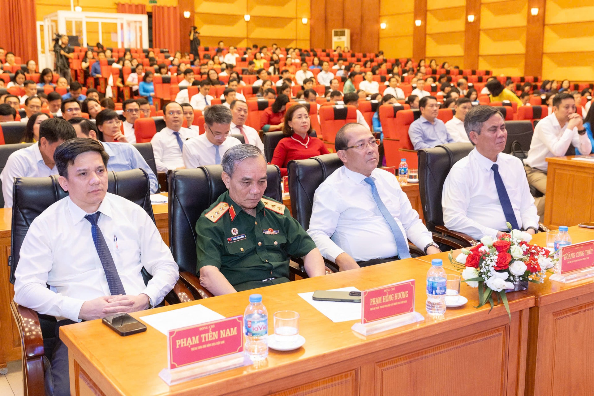 Công bố Quyết định thành lập 19 Ban, đơn vị Cơ quan UBTƯ MTTQ Việt Nam- Ảnh 2. Công bố Quyết định thành lập 19 Ban, đơn vị Cơ quan UBTƯ MTTQ Việt Nam- Ảnh 2.