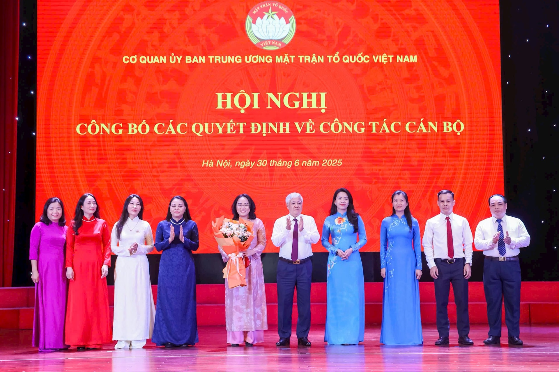 Công bố Quyết định thành lập 19 Ban, đơn vị Cơ quan UBTƯ MTTQ Việt Nam- Ảnh 4. Công bố Quyết định thành lập 19 Ban, đơn vị Cơ quan UBTƯ MTTQ Việt Nam- Ảnh 4.