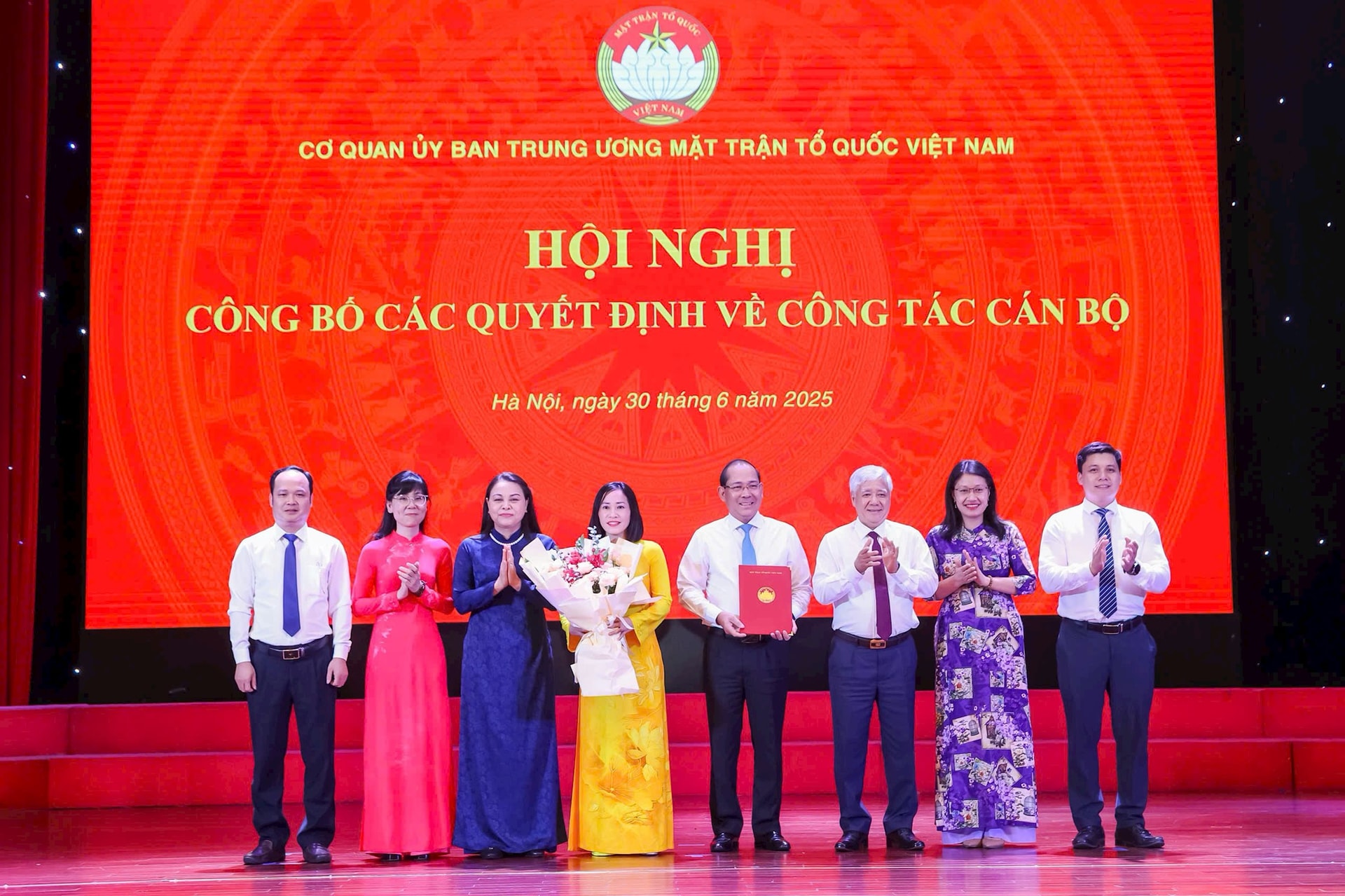 Công bố Quyết định thành lập 19 Ban, đơn vị Cơ quan UBTƯ MTTQ Việt Nam- Ảnh 6. Công bố Quyết định thành lập 19 Ban, đơn vị Cơ quan UBTƯ MTTQ Việt Nam- Ảnh 6.