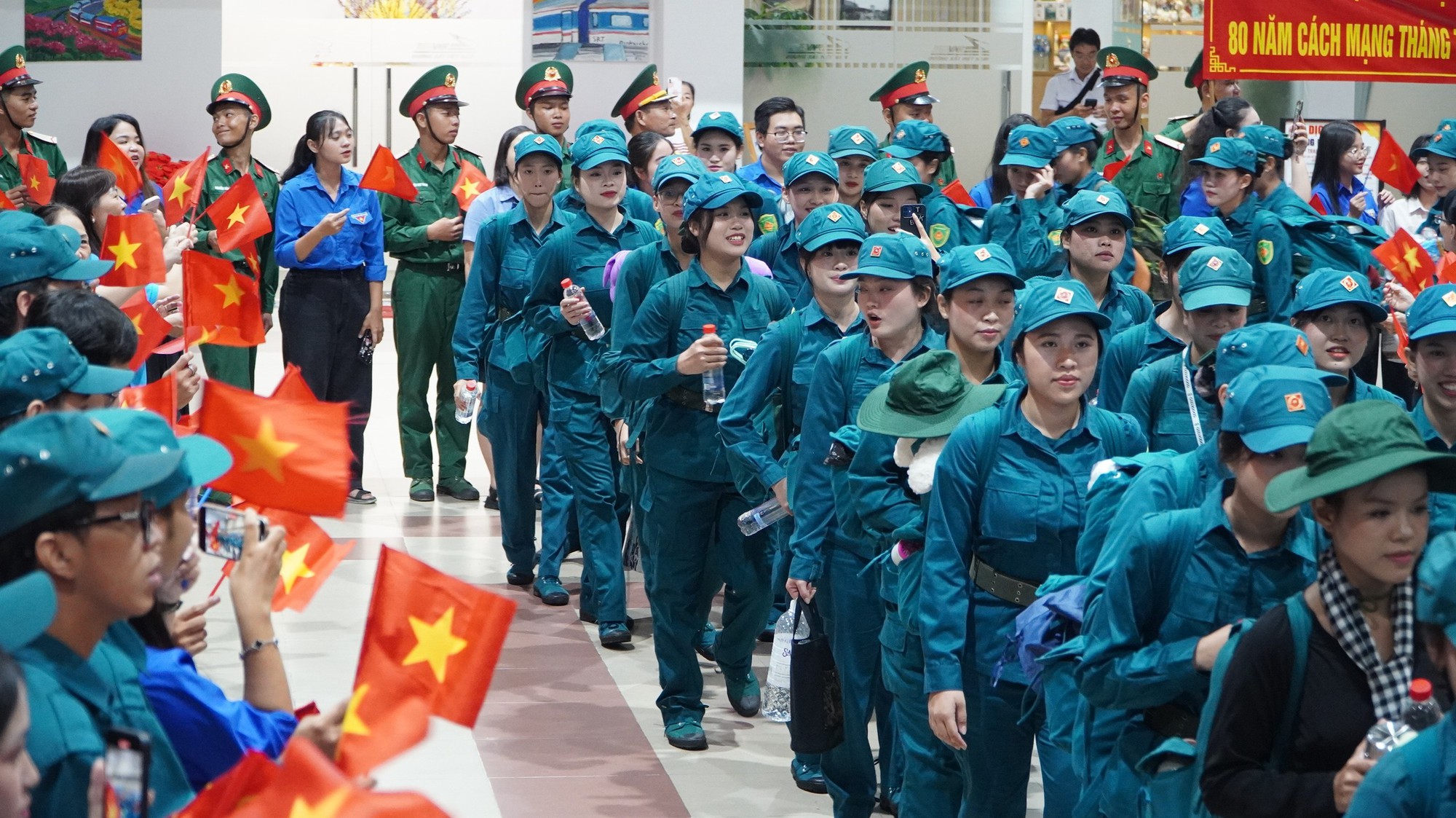 Tp.HCM tiễn hơn 1.000 quân nhân lên đường tập huấn chuẩn bị Lễ Kỷ niệm 80 năm Quốc Khánh 2/9- Ảnh 3.