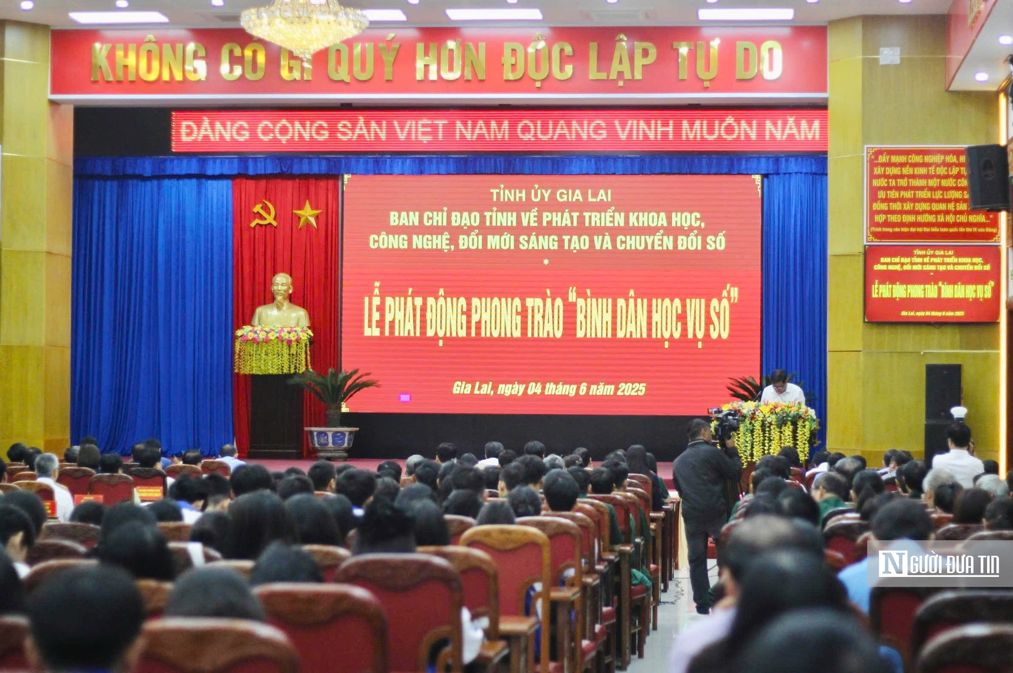 Lãnh đạo tỉnh Gia Lai: "Bình dân học vụ số" nâng tầm tinh thần học tập không ngừng- Ảnh 2. Lãnh đạo tỉnh Gia Lai: "Bình dân học vụ số" nâng tầm tinh thần học tập không ngừng- Ảnh 2.