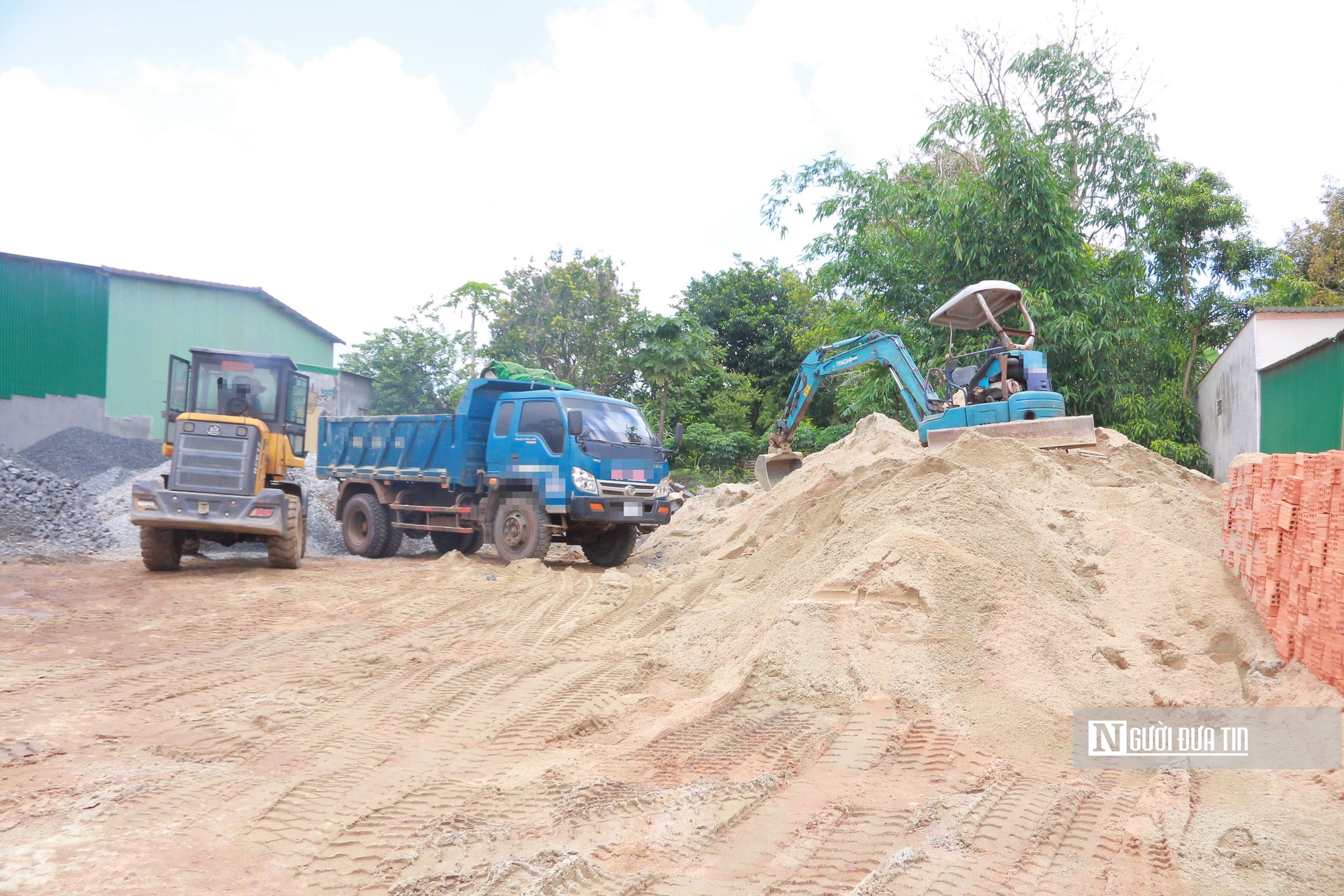 Có tiền không mua được cát, nhiều công trình xây dựng ở Đắk Lắk gặp khó- Ảnh 1.