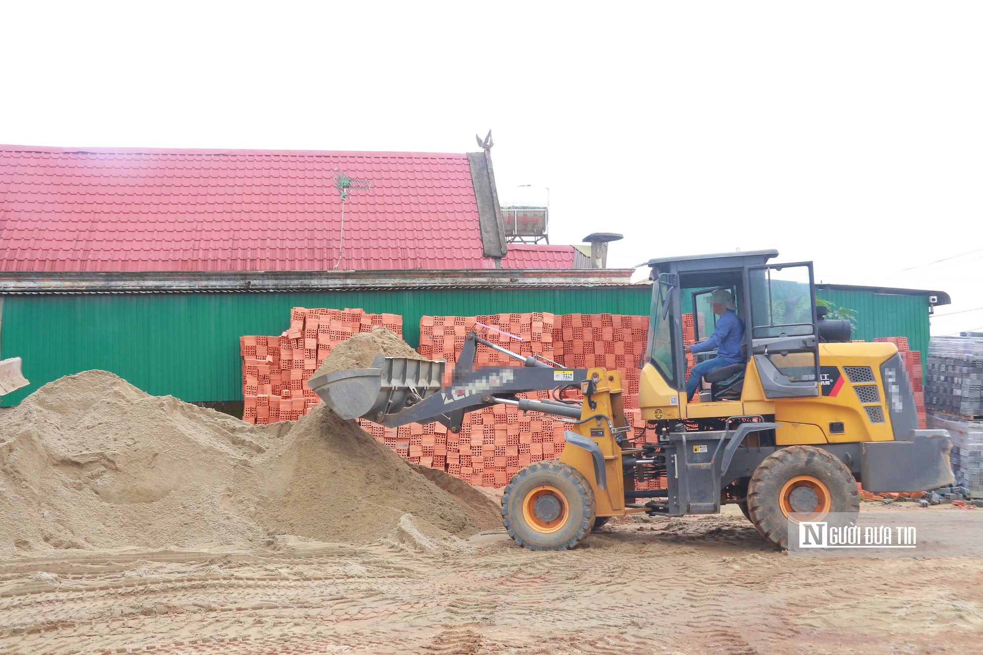 Có tiền không mua được cát, nhiều công trình xây dựng ở Đắk Lắk gặp khó- Ảnh 2.
