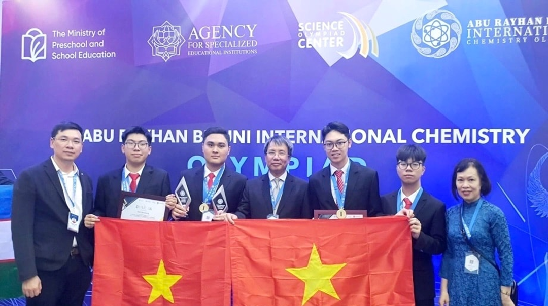 Bản tin 5/6: Học sinh Việt Nam giành 3 huy chương vàng Olympic Hóa học quốc tế- Ảnh 1. Bản tin 5/6: Học sinh Việt Nam giành 3 huy chương vàng Olympic Hóa học quốc tế- Ảnh 1.