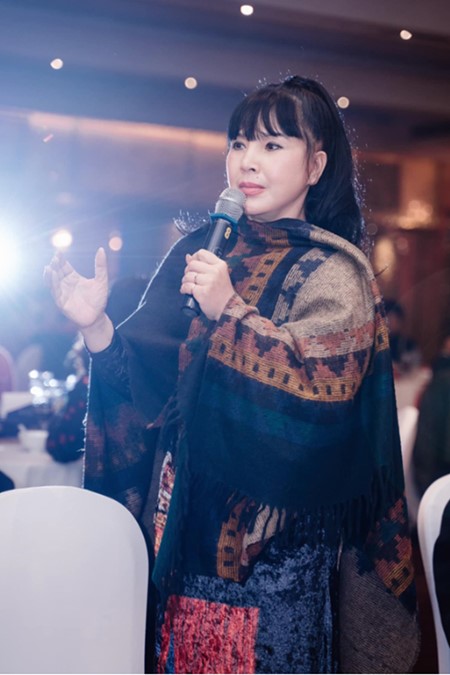 Từ "Em bé Hà Nội" đến mỹ nhân đẹp như búp bê trong tủ kính, nữ NSND nghỉ hưu vẫn trẻ đẹp- Ảnh 5. Từ "Em bé Hà Nội" đến mỹ nhân đẹp như búp bê trong tủ kính, nữ NSND nghỉ hưu vẫn trẻ đẹp- Ảnh 5.