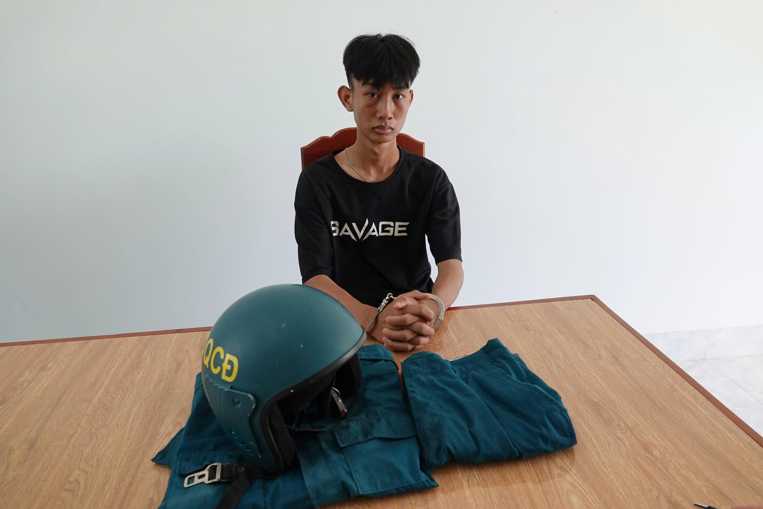 Bắt thêm nghi phạm giả danh công an, cưỡng đoạt tiền của người đi đường ở Bình Thuận- Ảnh 3. Bắt thêm nghi phạm giả danh công an, cưỡng đoạt tiền của người đi đường ở Bình Thuận- Ảnh 3.