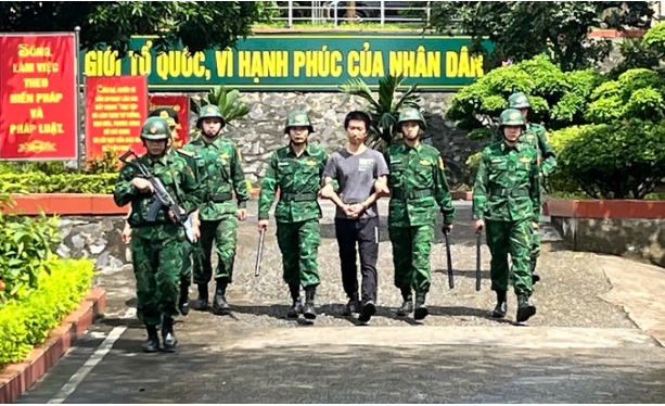 Khởi tố vụ án đối tượng nước ngoài mang ngoại tệ giả vào Việt Nam đổi tiền để tiêu thụ- Ảnh 4. Khởi tố vụ án đối tượng nước ngoài mang ngoại tệ giả vào Việt Nam đổi tiền để tiêu thụ- Ảnh 4.