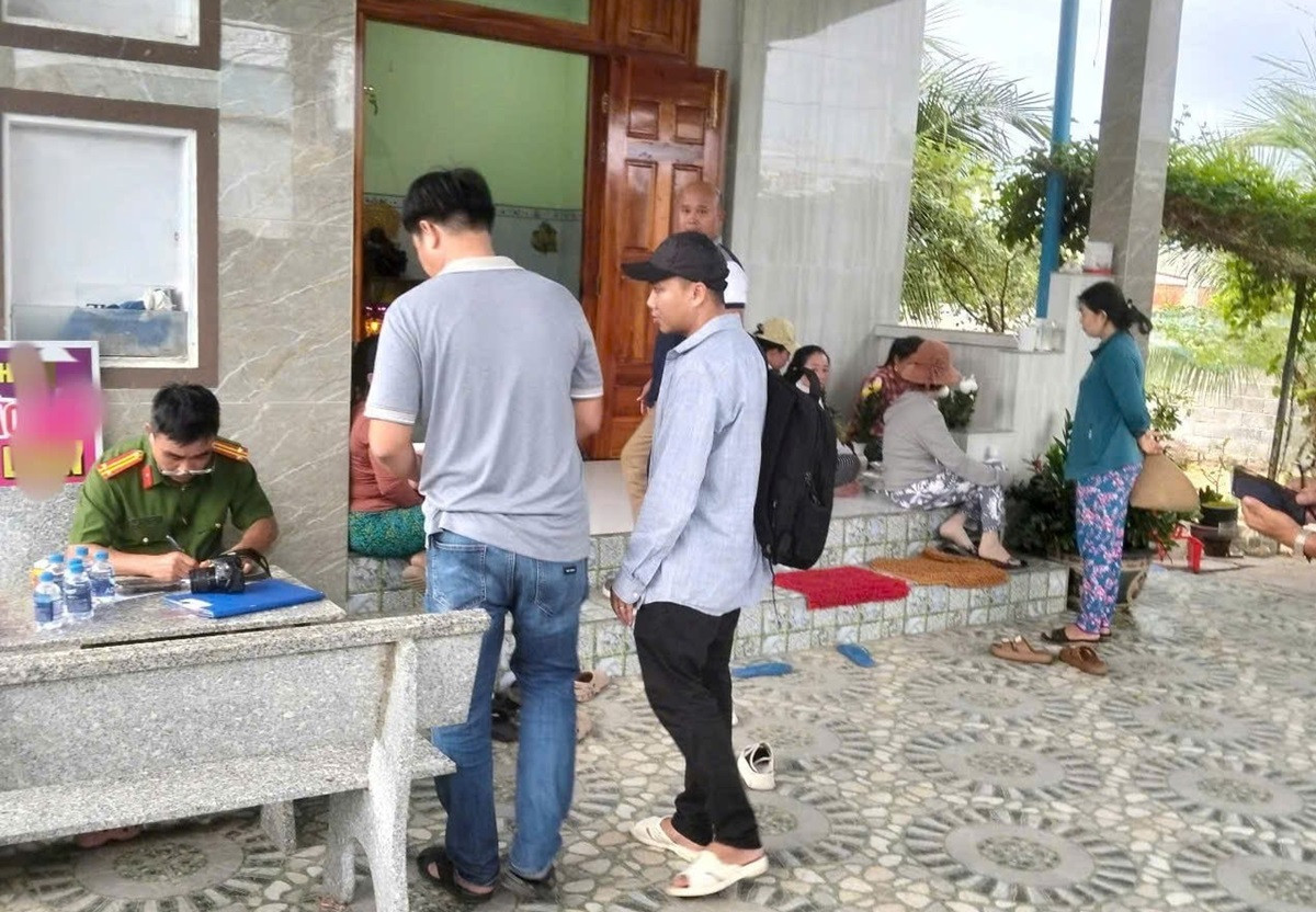 Bắt tạm giam kẻ bạo hành bé gái 3 tuổi con của vợ hờ đến tử vong- Ảnh 1. Bắt tạm giam kẻ bạo hành bé gái 3 tuổi con của vợ hờ đến tử vong- Ảnh 1.