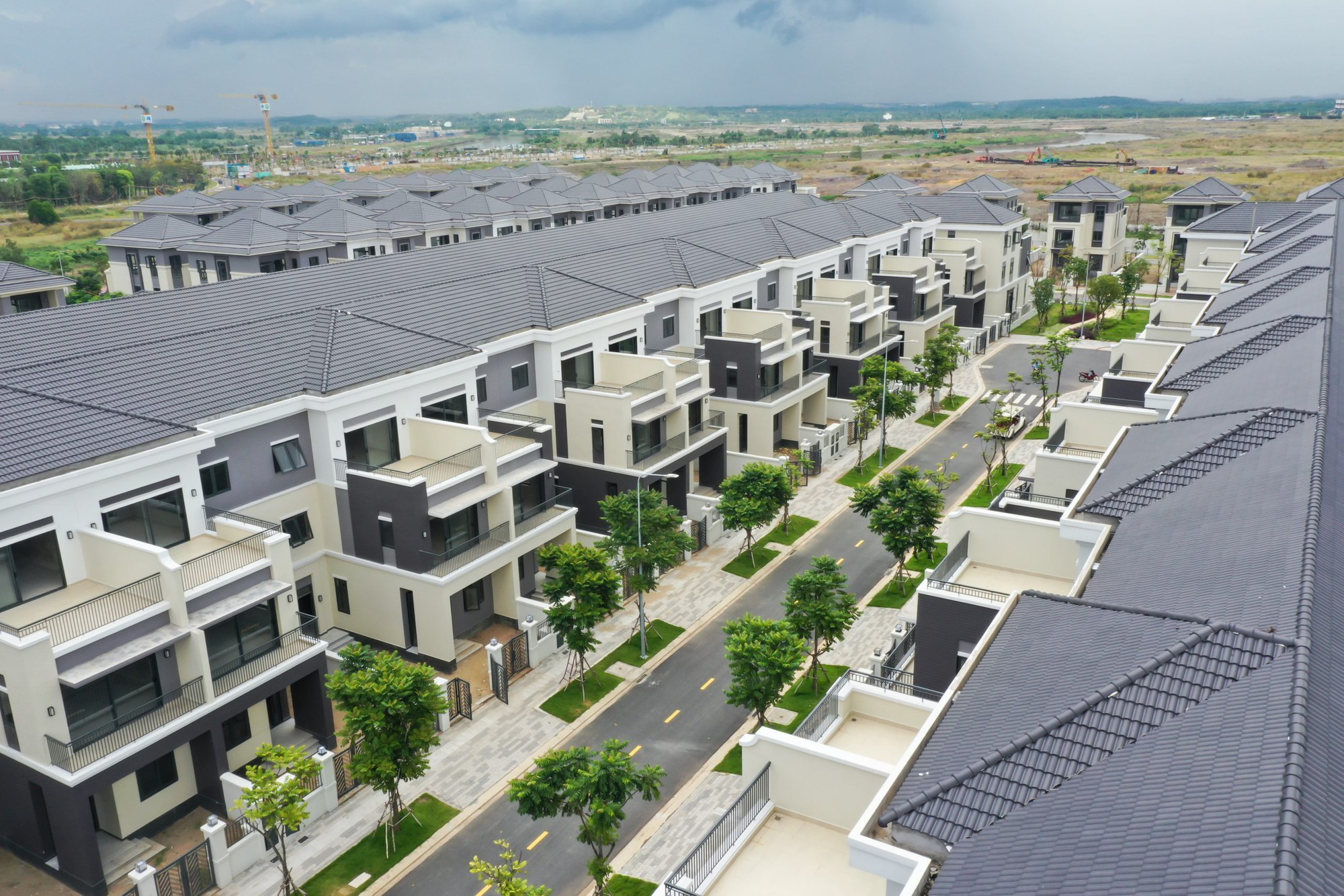 VNREA kiến nghị không thu tiền đất bổ sung với các dự án đang “đắp chiếu” - Ảnh 1.