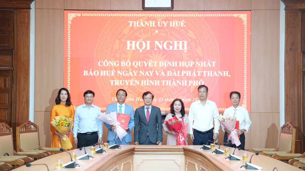Huế công bố nhân sự chủ chốt sau hợp nhất hai cơ quan báo chí chủ lực- Ảnh 1. Huế công bố nhân sự chủ chốt sau hợp nhất hai cơ quan báo chí chủ lực- Ảnh 1.