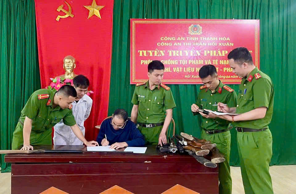 Thanh Hóa thu hồi 691 khẩu súng và hàng nghìn vật liệu nổ, vũ khí thô sơ- Ảnh 1.