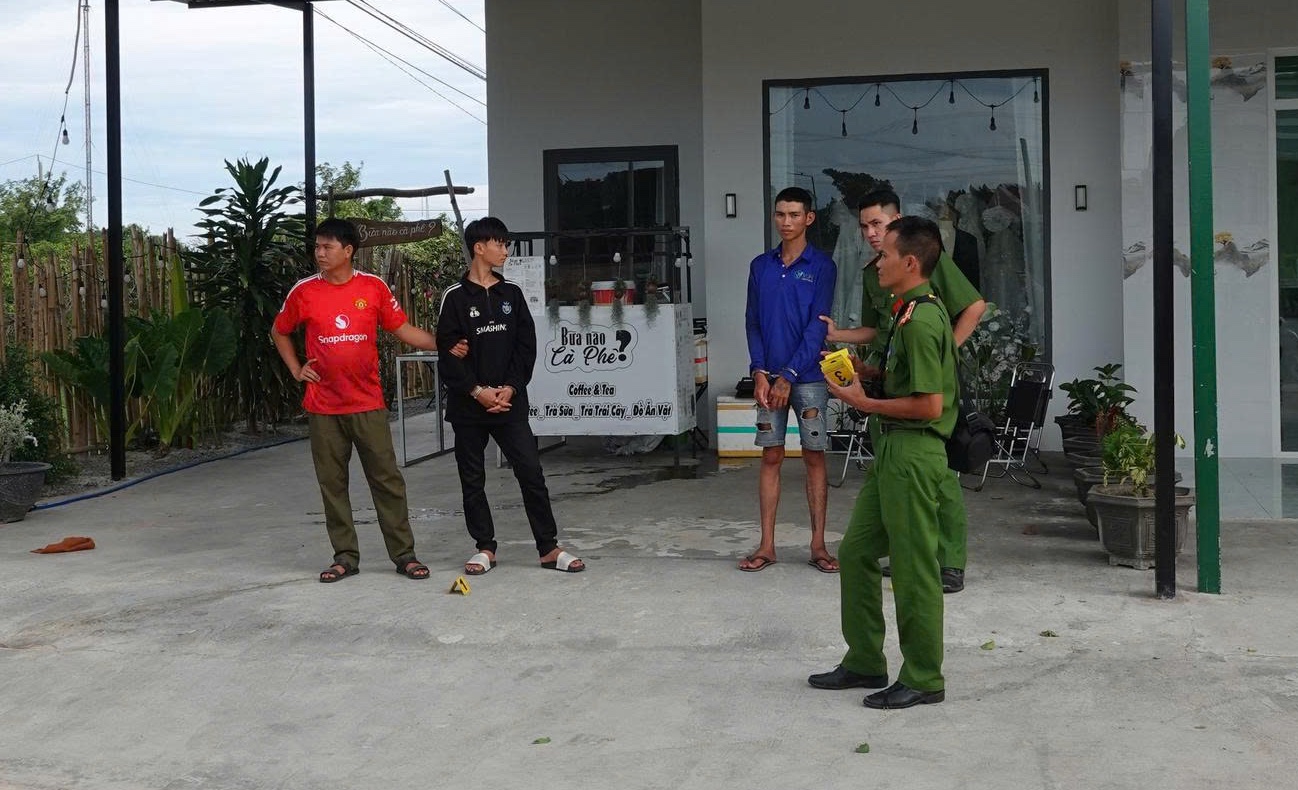 Bắt thêm nghi phạm giả danh công an, cưỡng đoạt tiền của người đi đường ở Bình Thuận- Ảnh 1. Bắt thêm nghi phạm giả danh công an, cưỡng đoạt tiền của người đi đường ở Bình Thuận- Ảnh 1.