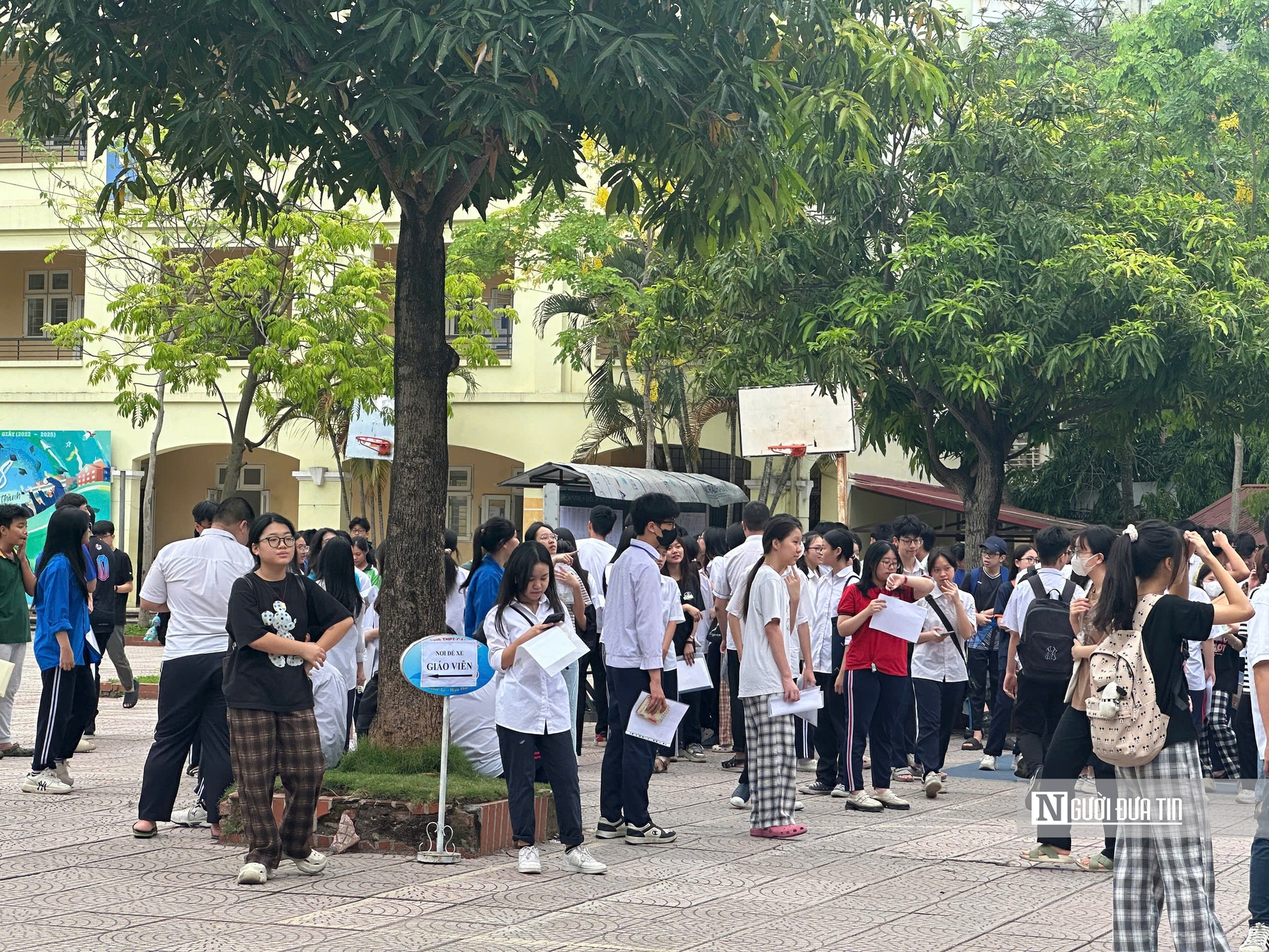 Không gây áp lực cho thí sinh trong kỳ thi vào lớp 10- Ảnh 5. Không gây áp lực cho thí sinh trong kỳ thi vào lớp 10- Ảnh 5.