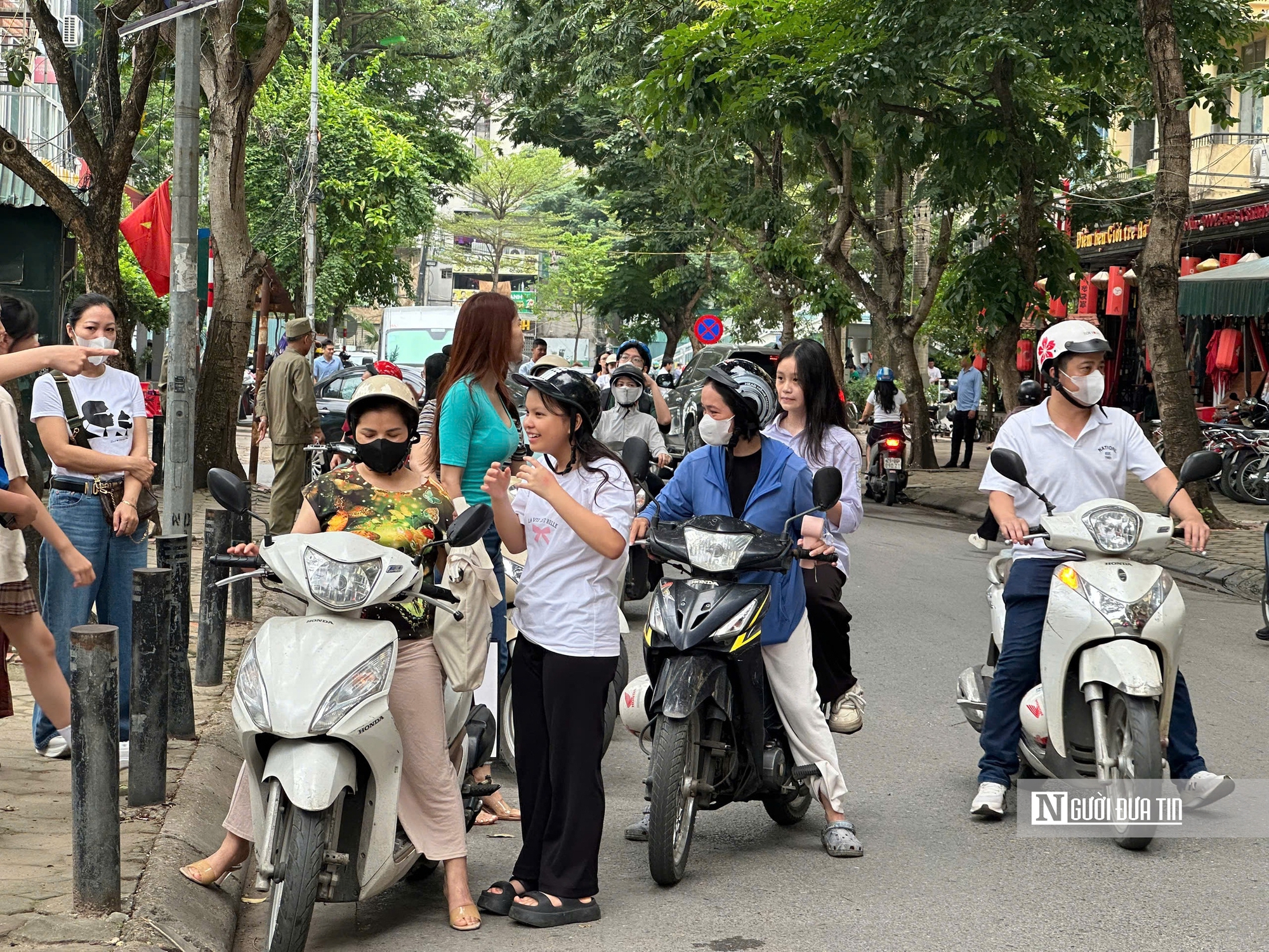 Không gây áp lực cho thí sinh trong kỳ thi vào lớp 10- Ảnh 6. Không gây áp lực cho thí sinh trong kỳ thi vào lớp 10- Ảnh 6.