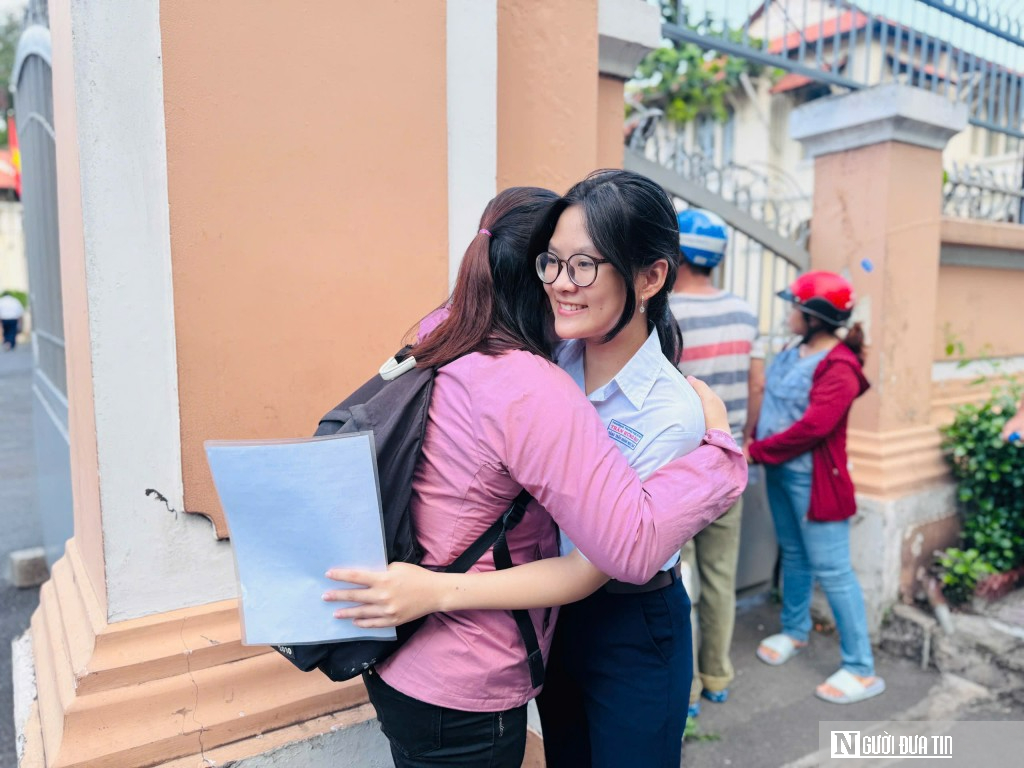 Đề Ngữ văn thi vào lớp 10 Tp.HCM gây xúc động- Ảnh 6. Đề Ngữ văn thi vào lớp 10 Tp.HCM gây xúc động- Ảnh 6.