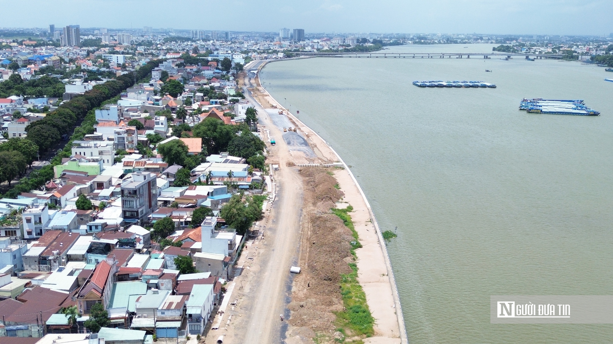 Dự án kè, đường ven sông Đồng Nai có kịp “cán đích” trong tháng 7?- Ảnh 1. Dự án kè, đường ven sông Đồng Nai có kịp “cán đích” trong tháng 7?- Ảnh 1.