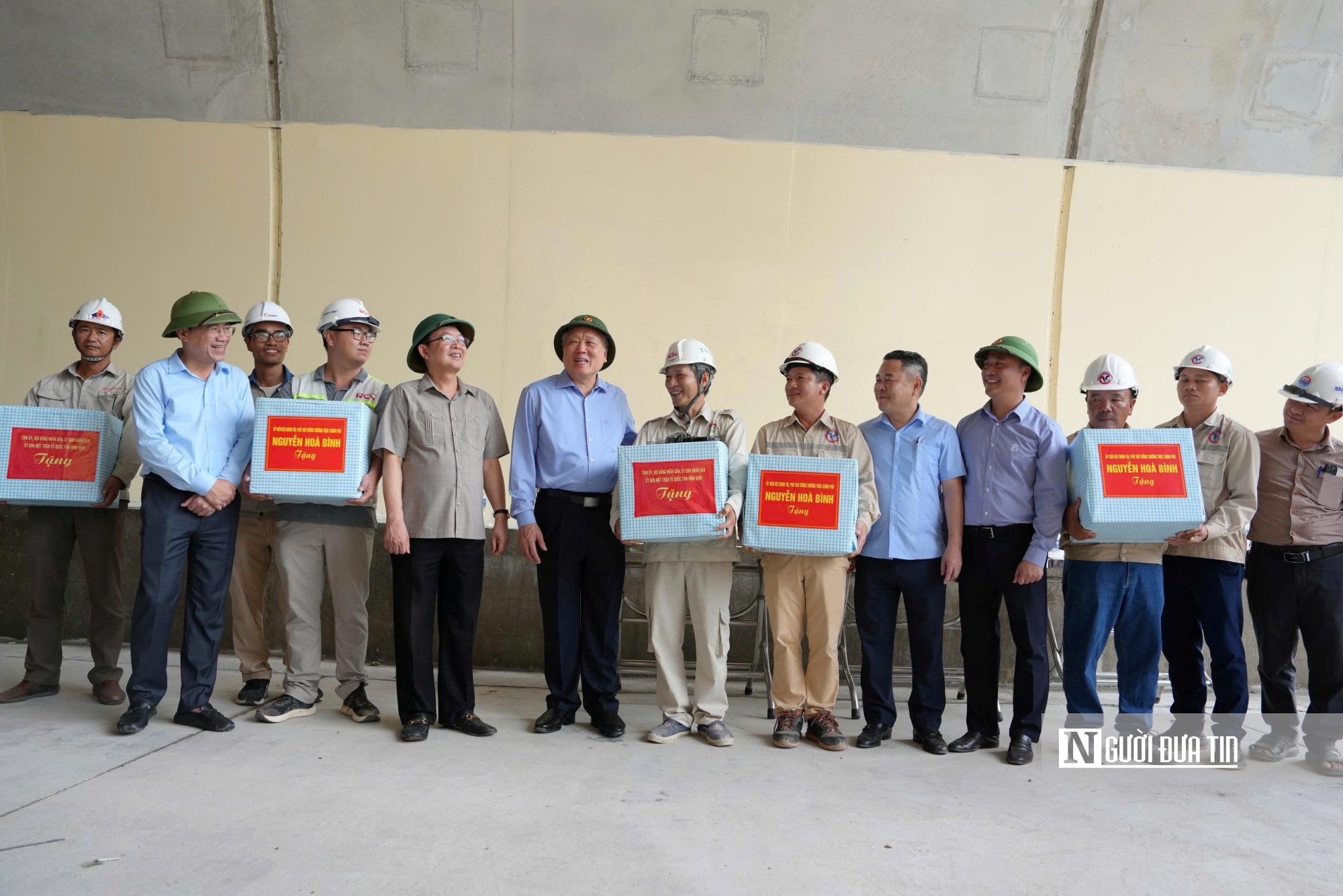 Phó Thủ tướng Thường trực Nguyễn Hòa Bình kiểm tra tiến độ cao tốc Bắc - Nam phía Đông tại Bình Định- Ảnh 8. Phó Thủ tướng Thường trực Nguyễn Hòa Bình kiểm tra tiến độ cao tốc Bắc - Nam phía Đông tại Bình Định- Ảnh 8.