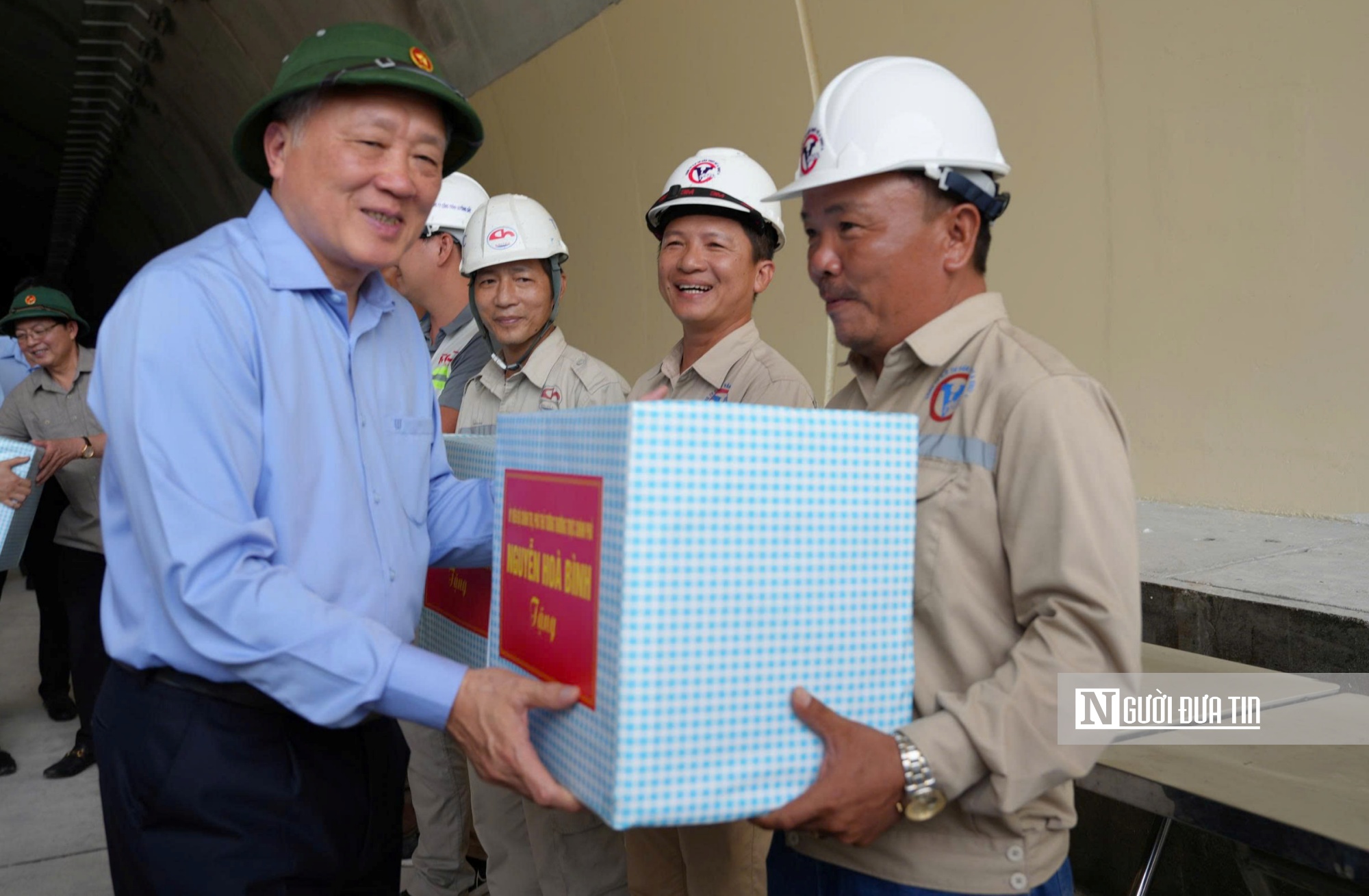 Phó Thủ tướng Thường trực Nguyễn Hòa Bình kiểm tra tiến độ cao tốc Bắc - Nam phía Đông tại Bình Định- Ảnh 7. Phó Thủ tướng Thường trực Nguyễn Hòa Bình kiểm tra tiến độ cao tốc Bắc - Nam phía Đông tại Bình Định- Ảnh 7.