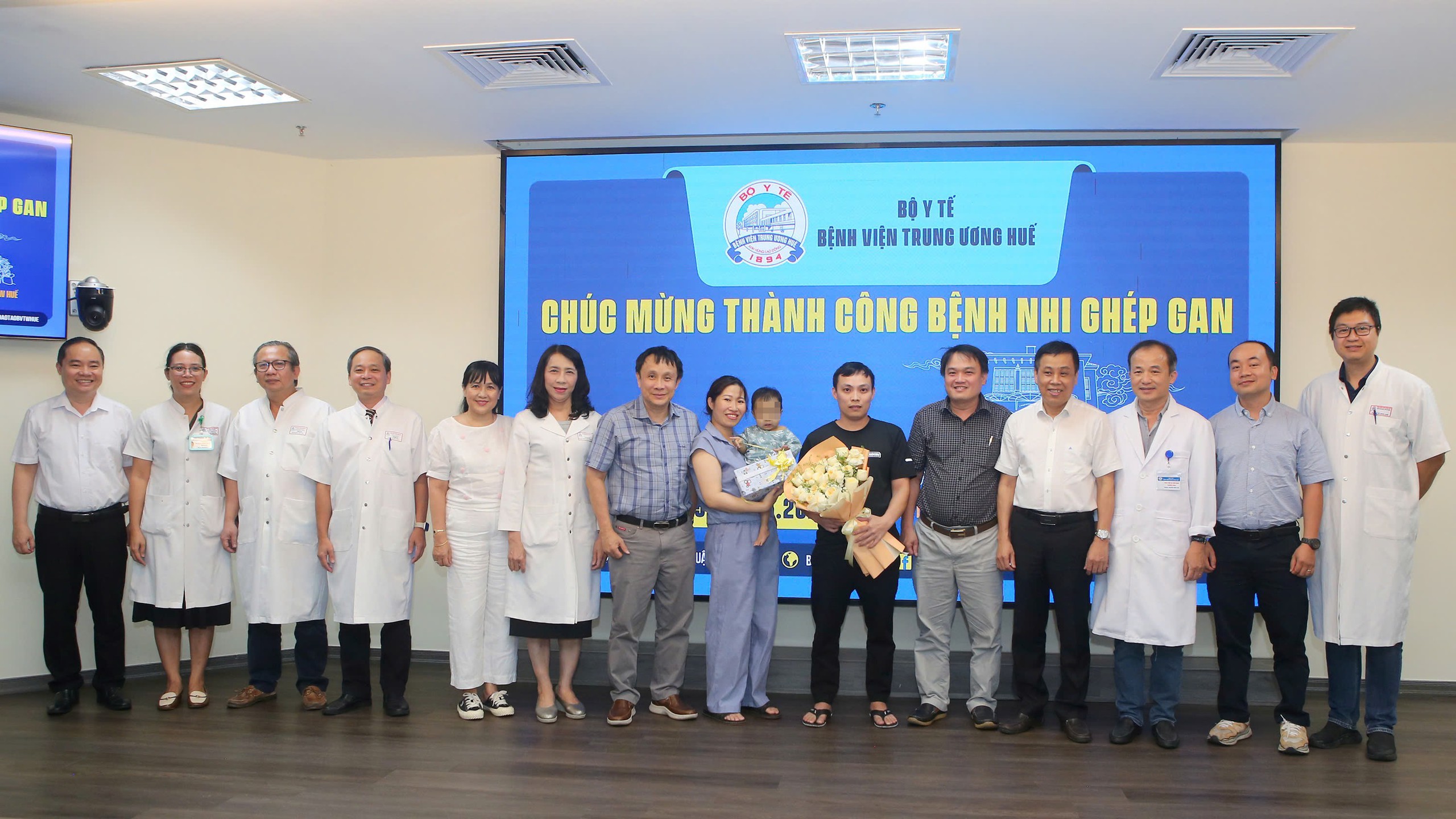 Hành trình hồi sinh ngoạn mục của bé 15 tháng tuổi ghép gan ở Huế- Ảnh 3. Hành trình hồi sinh ngoạn mục của bé 15 tháng tuổi ghép gan ở Huế- Ảnh 3.